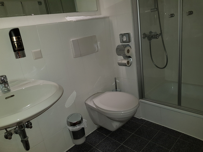 Bathroom 4, Confour Hotel, Region Hannover