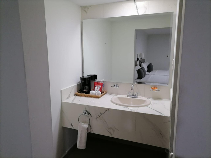 Bathroom 5, Hotel Monterreal, Culiacán