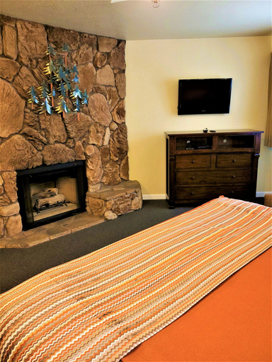 Bedroom 4, Snow Lake Lodge, San Bernardino