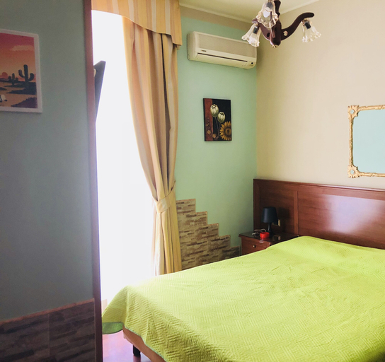 Bedroom 3, Hotel Iris, Napoli