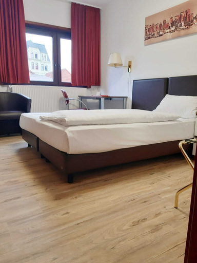 Bedroom 3, Hotel Columbus _ 3 Sterne Superior, Bremerhaven