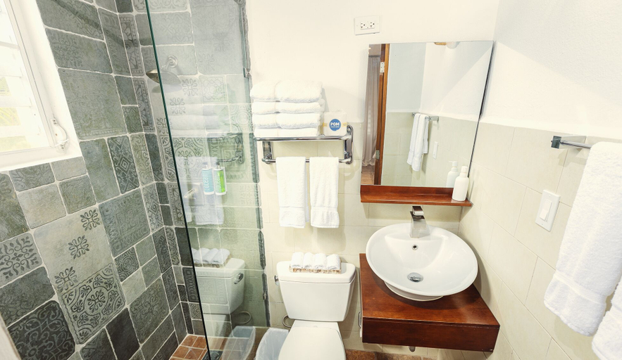 Bathroom 5, Tamboo Beside the Pointe