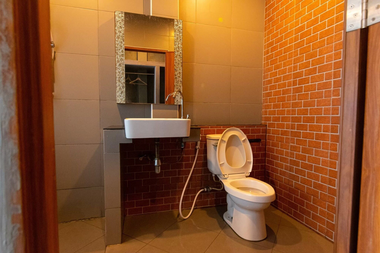 Bathroom 4, Matini Klong 1, Thanyaburi