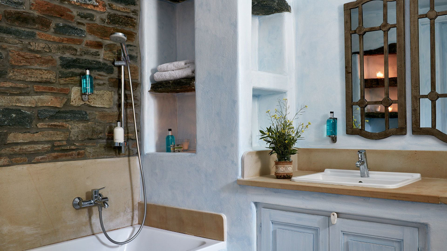 Bathroom 4, Diles & Rinies, South Aegean