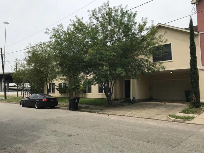 Exterior & Views, Entire Premium Spacious Luxury Home, Houston