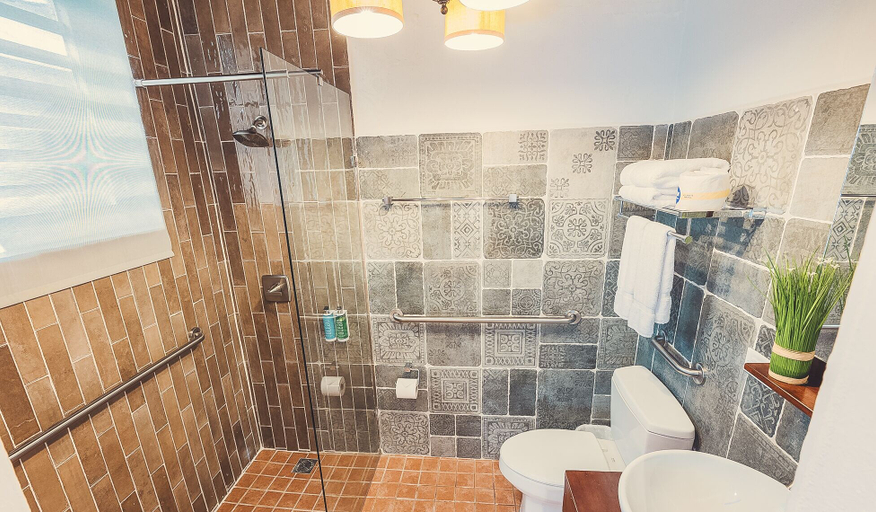 Bathroom 5, Tamboo Beside the Pointe