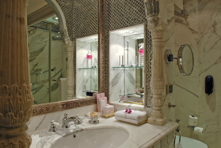 Bathroom 5, Rambagh Palace, Jaipur