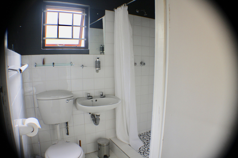 Bathroom 4, Selborne Bed and Breakfast, Buffalo City
