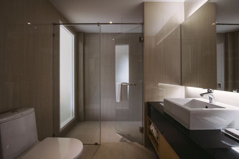 Bathroom 5, TIRAS Patong Beach Hotel, Pulau Phuket
