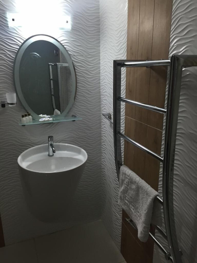 Bathroom 3, Red Point Holiday Village