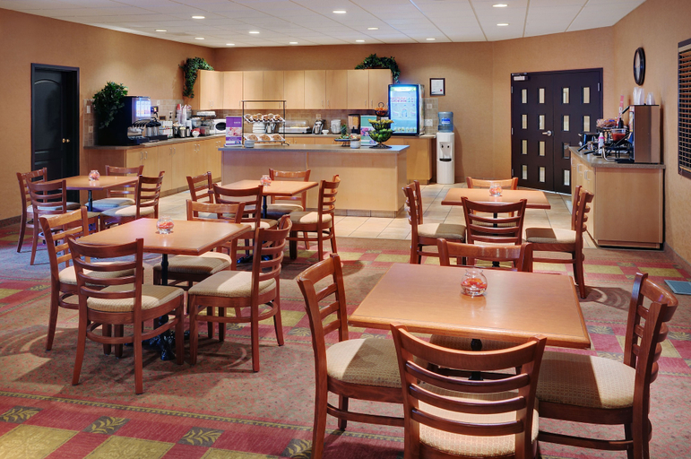 Food & Drinks 5, Pomeroy Inn and Suites Chetwynd, Peace River