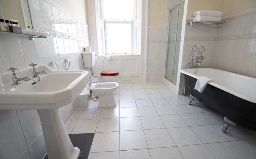 Bathroom 4, Skeabost House Hotel, Highland