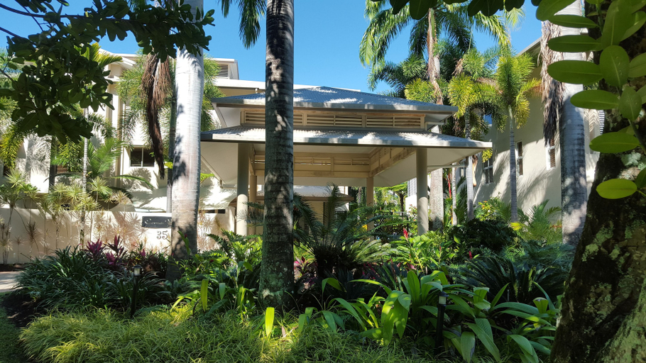 Exterior & Views 2, Cayman Villas, Douglas