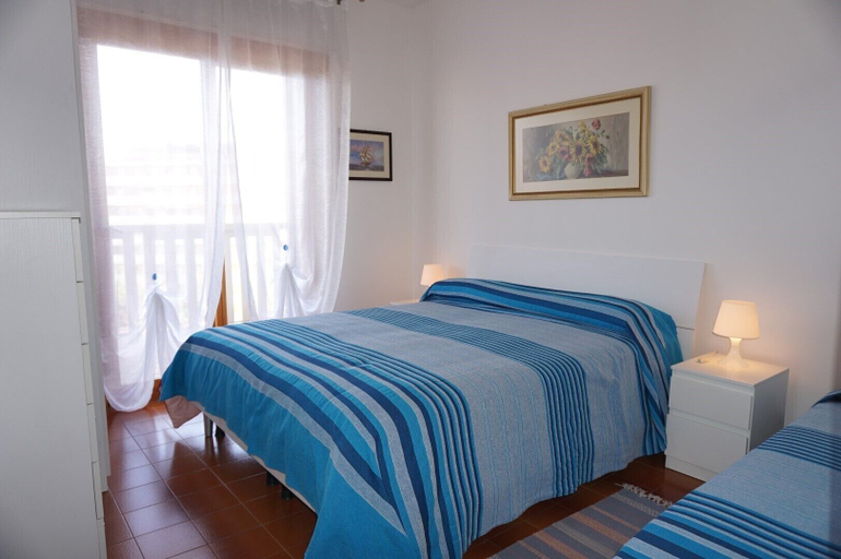 Bedroom 2, apartment with terrace for 5 people near the beach, Venezia