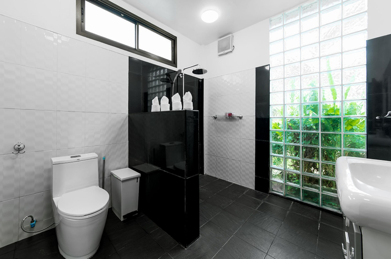 Bathroom 5, Phangan Beach Resort, Ko Phangan