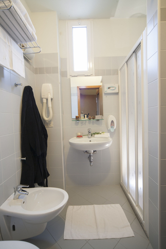 Bathroom 3, Polo BeYou Hotel, Rimini
