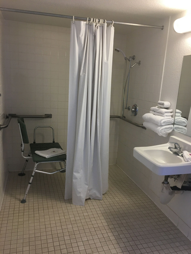 Bathroom 4, Motel 6 Tucumcari, NM, Quay