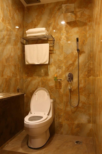 Bathroom 4, Golden Valley Hotel, Malacca City