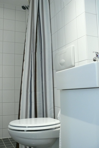 Bathroom 3, Hotel Per Olof Garden, Askersund