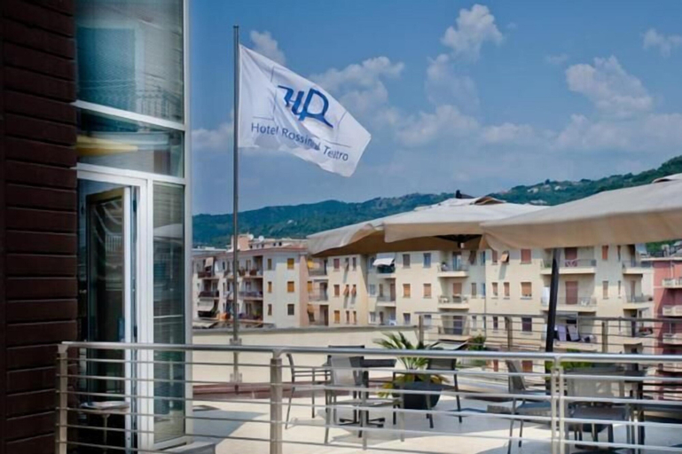 Exterior & Views 14