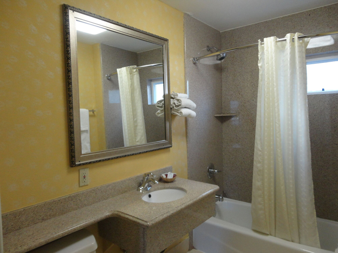 Bathroom 5, Redondo Inn and Suites, Los Angeles