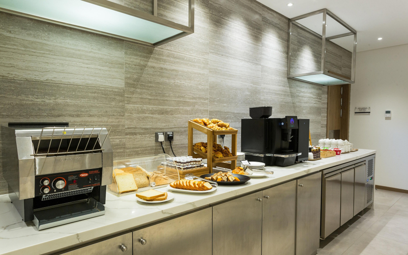 Food & Drinks 5, Comfort Hotel Jeddah King Road, Jeddah