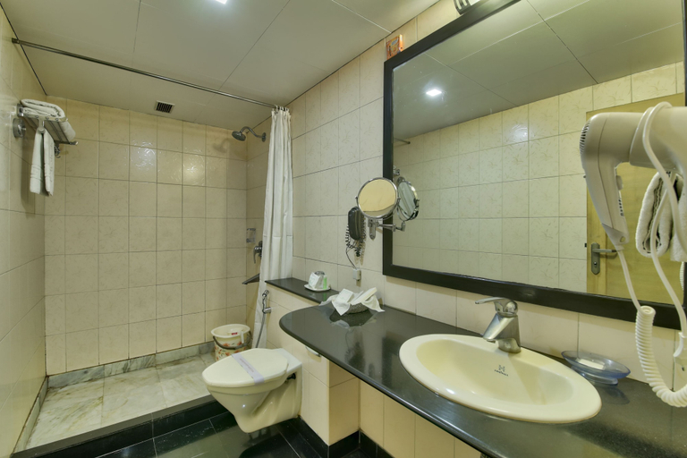 Bathroom 3, Vishwaratna Hotel, Kamrup Metropolitan