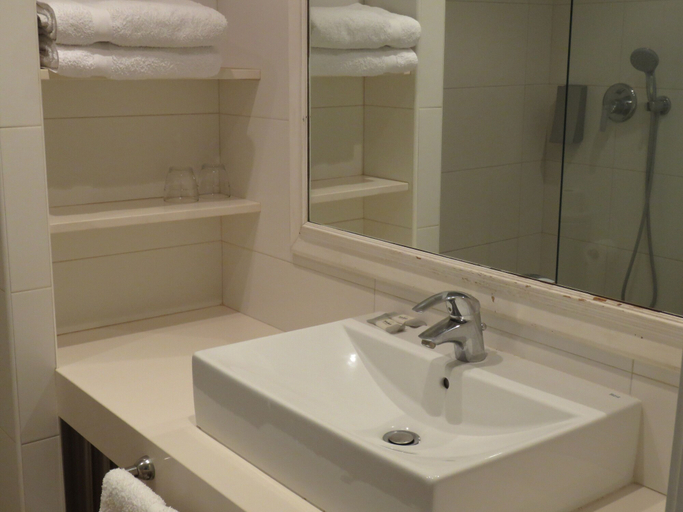 Bathroom 4, Hotel Santa Anna, Girona