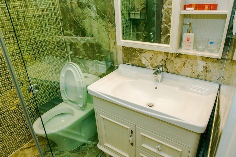 Bathroom 5, Mayana Hotel, Da Nang