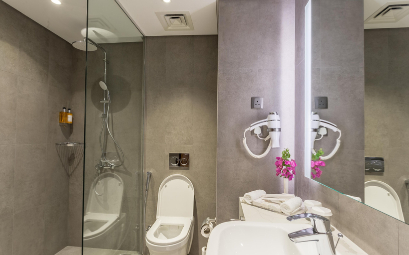Bathroom 4, Comfort Hotel Jeddah King Road, Jeddah