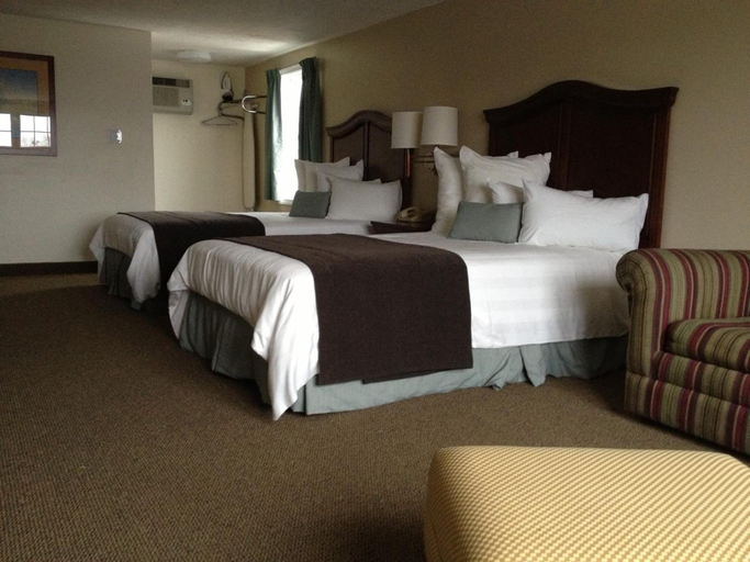 Bedroom 4, Holiday Hill Inn & Suites, Barnstable