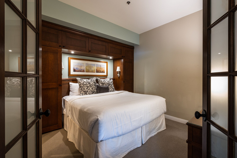 Bedroom 4, Chateau Beauvallon, Les Laurentides
