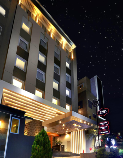 Exterior & Views 26