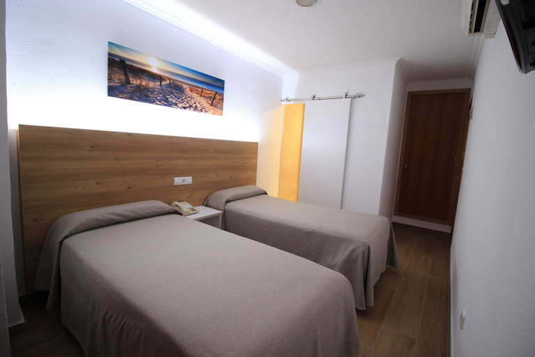Bedroom 4, Hostal Pensimar, Alicante