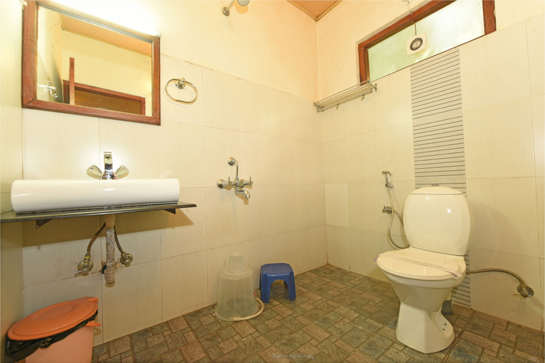 Bathroom 4, Glenmore Resorts, Idukki