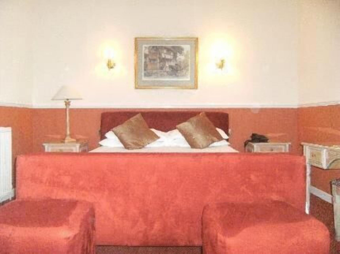 Others 5, The City Hotel, Fife