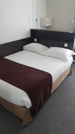 Bedroom 4, Hotel Cosmos, Paris
