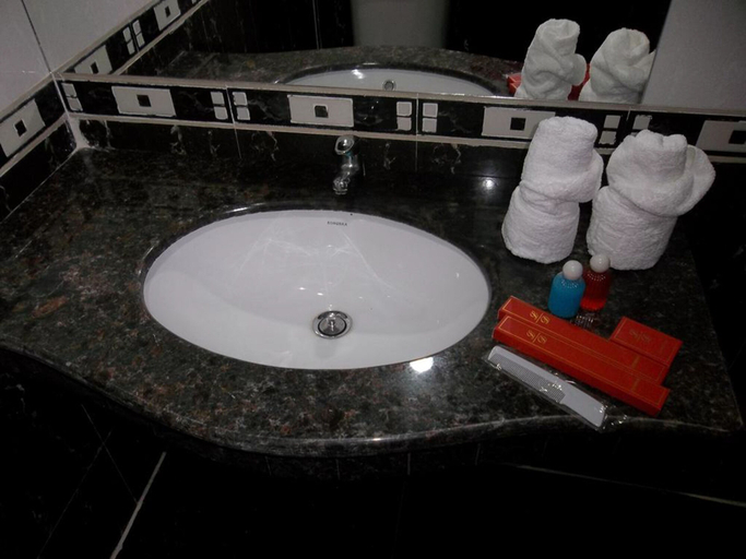 Bathroom 4, La Ong Dao Hotel 1, Vientiane