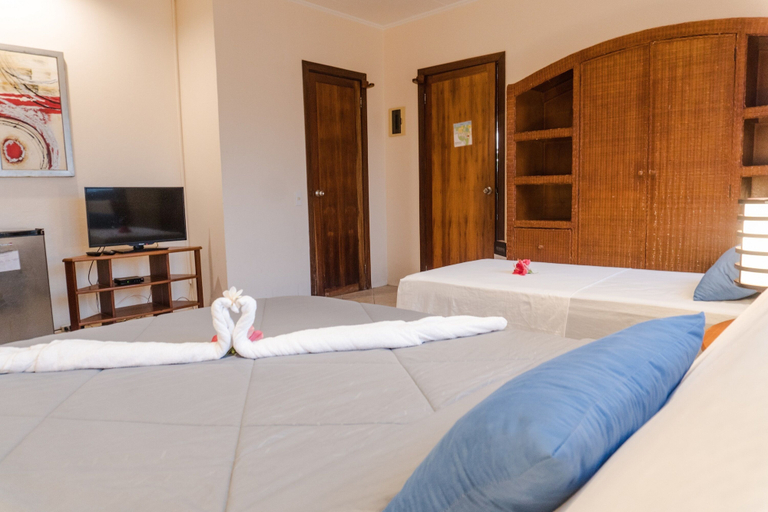 Bedroom 3, Quo Vadis Dive Resort Moalboal, Moalboal