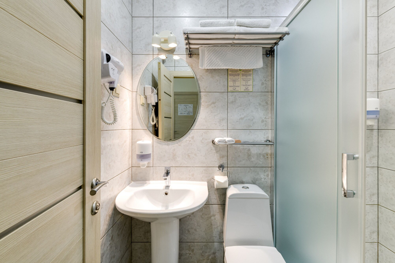 Bathroom 3, Ordynka, Central