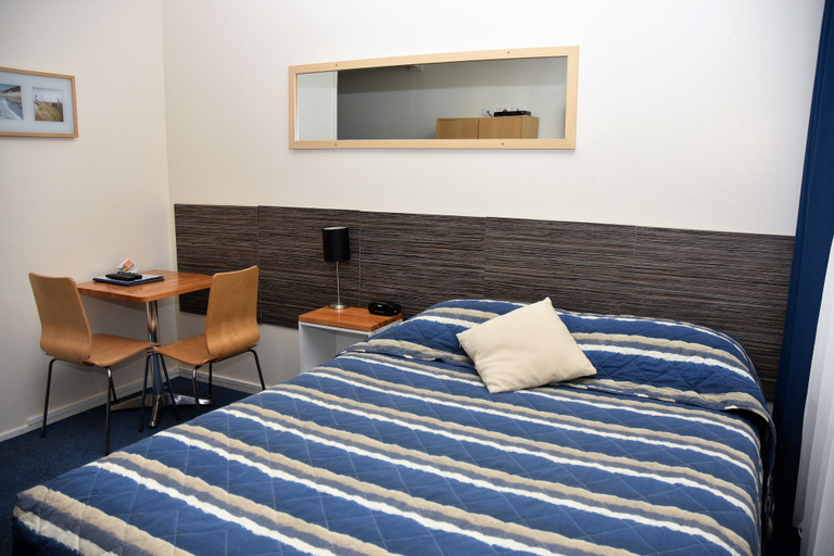 Bedroom 1, Chinchilla Motel, Chinchilla