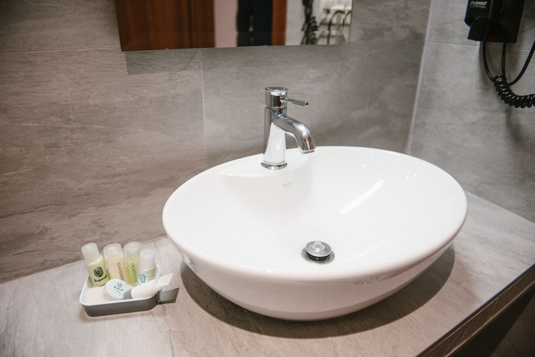 Bathroom 5, Kentrikon Hotel, Epirus