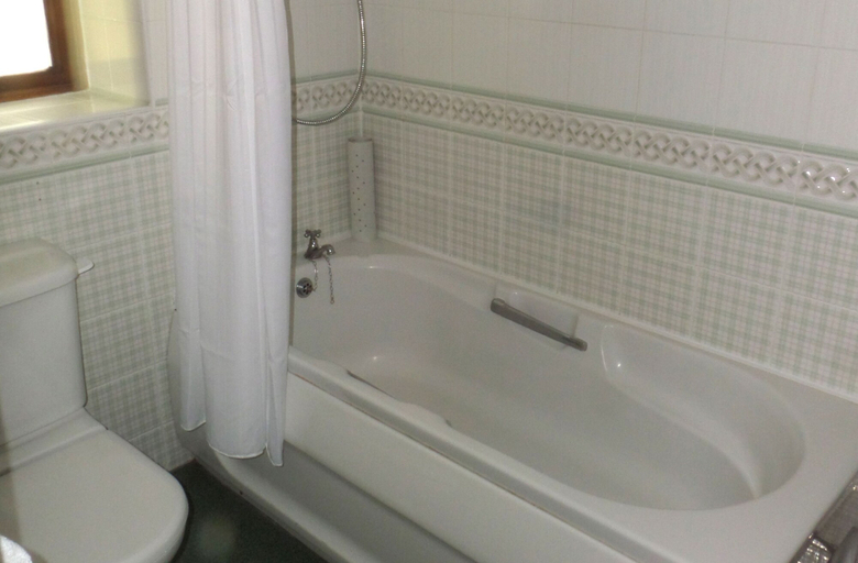 Bathroom 5, Macdonald Forest Hills Resort, Stirling