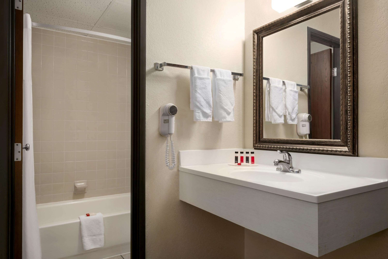Bathroom 4, Days Inn by Wyndham Fort Collins, Larimer