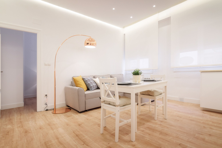 Others 4, Apto Reformado con encanto by URBANHOSTS, Vizcaya