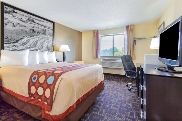 Bedroom 3, Super 8 by Wyndham Decorah, Winneshiek