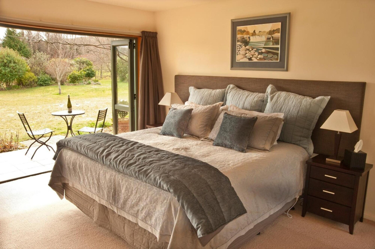 Bedroom 2, Whakaipo Lodge, Taupo