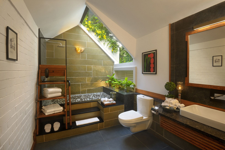 Bathroom 5, Amanvana Spa Resort - Coorg, Kodagu