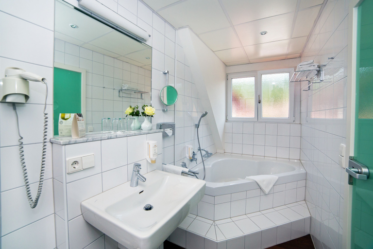 Bathroom 4, Stadthotel Freiburg, Freiburg im Breisgau