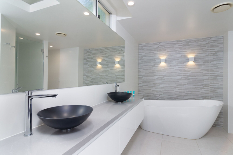 Bathroom 5, Mandalay Luxury Beachfront Apartments, Douglas